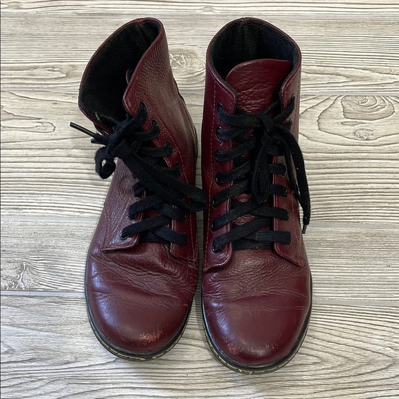 Dr. Martens Leyton Combat Boot - Picture 2 of 7